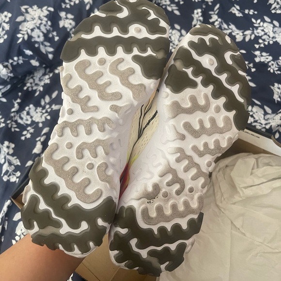 NIKE REACT VISION - Picture 3 of 3